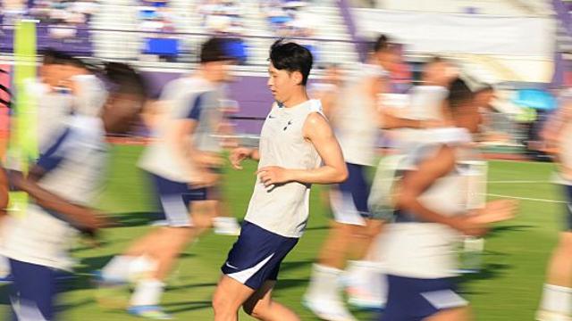 손흥민, 토트넘 왼쪽 날개로 담금질!…강슛으로 골까지 넣었다→'라스트 댄스' 준비 끝 [안양 현장]