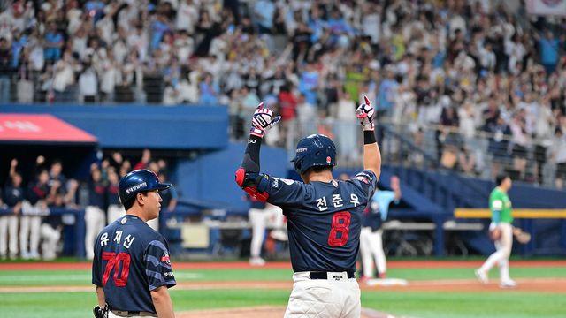 '롯데시네마' 주연 전준우-김민성, 키움 고춧가루 걷어찼다!…김윤하 16연패 탈출 실패 [고척:스코어]