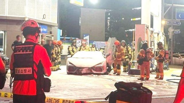 서울 강남 주유소서 기름 넣던 람보르기니 차량서 불…2명 부상