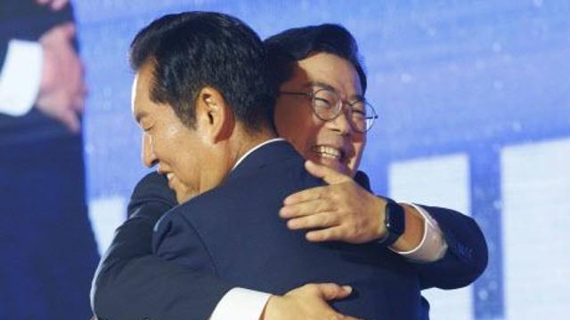 의원 표심 앞선 박찬대, '내란척결' 앞세운 정청래에 당심 밀렸다