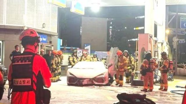 강남서 주유하던 람보르기니에 화재…운전자 등 2명 부상