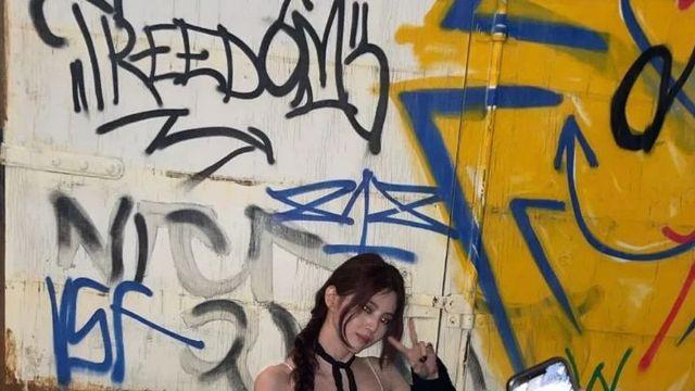 요즘 유행하는 구도로 사진찍은 구교환,,