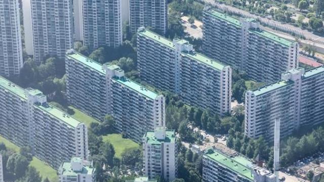 대출 규제에 숨죽인 시장, 재건축 활성화 예고한 金-吳...기로에 선 집값