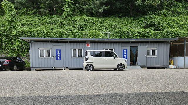 '주차난' 심각한데...구리시청 주차공간에 車번호판 제작소 '논란'