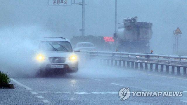 충북 흐리고 비…낮 최고기온 34도