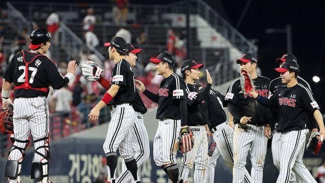 프로야구 2위 LG, 삼성 꺾고 6연승 질주… 1위 한화와 승차 없앴다