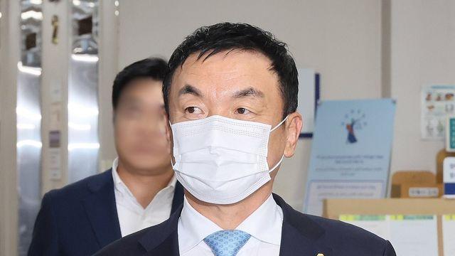 '도이치 주가조작' 권오수 前회장 특검 출석…김건희 겨누나