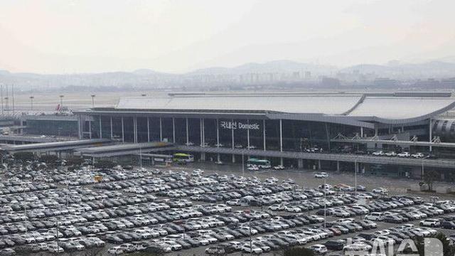 국내공항 주차장, 내비가 빈자리까지 안내한다…연말부터 연동