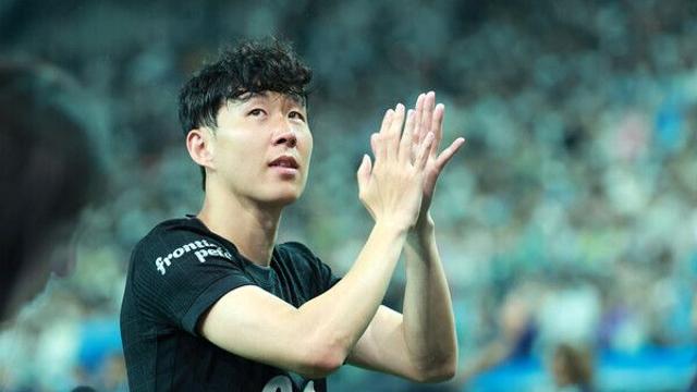 'EPL 최고의 멋진 청년(Nice Guy)' 레전드 손흥민, 눈물 흘리며 토트넘과 작별하던 날
