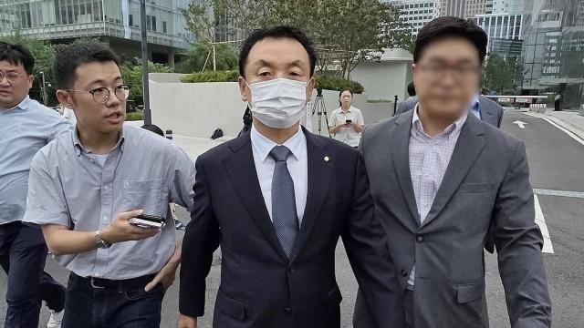 특검, ‘도이치 주가조작 키맨’ 권오수 소환 조사…김건희 가담 여부 캐물어