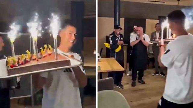 '서프라이두!' CR7, 알 나스르 셰프 생일 맞아 깜짝 케이크 선물...