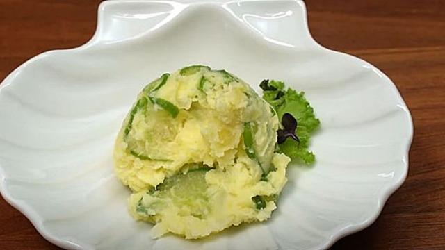 감자 으깨서 샐러드 만들 때 '이것' 넣으면 씹을수록 속이 편해집니다