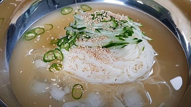라면보다 만들기 쉬운 '냉국수', 면발 안 끊기려면 반드시 해야 할 것