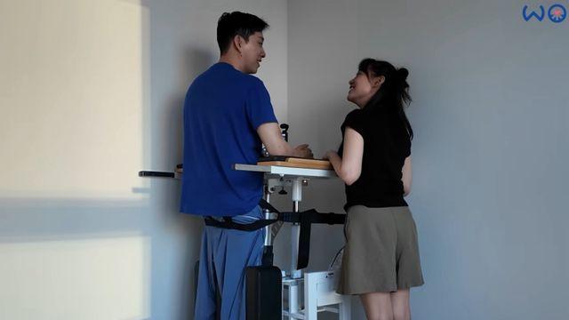 ‘하반신 마비’ 박위, 기계 힘 빌려 벌떡... ♥송지은 감격