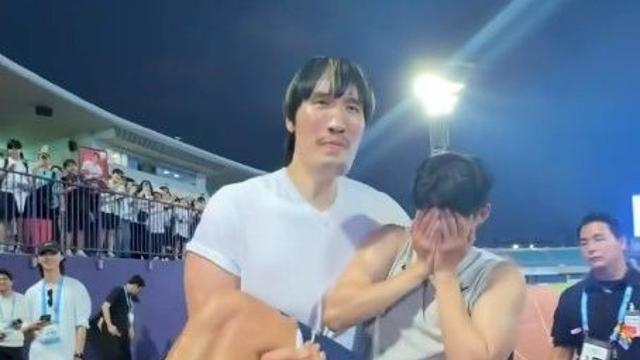 최홍만, 손흥민 번쩍 들어올려 '아기 취급'…팬들 