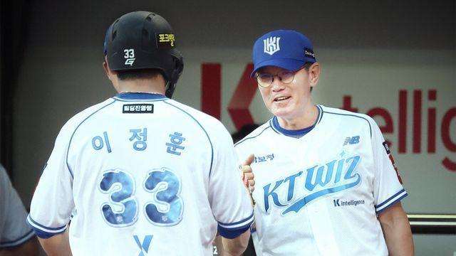 불 꺼진 주차장에서 스윙, 데뷔 9년차 유망주의 꾸준한 노력…“저런 선수에게 꼭 기회 주고 싶다”