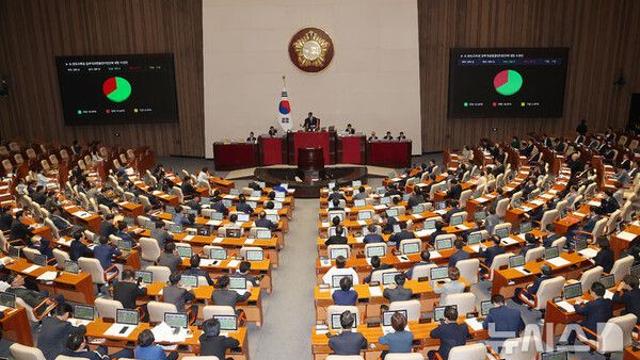 'AI교과서→교육자료 격하' 초중등교육법 개정안, 국회 본회의 통과