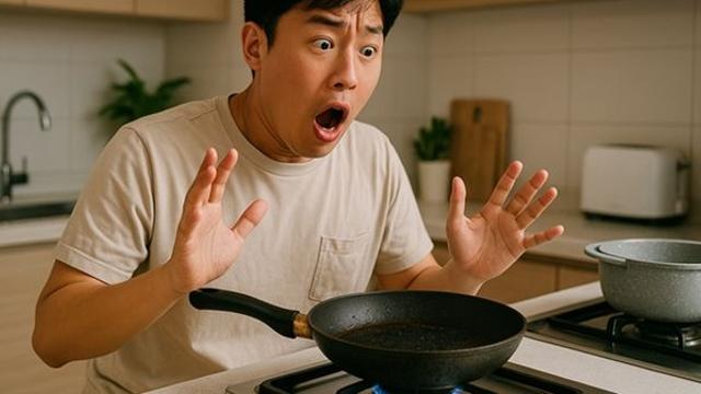 후라이팬 탄 자국, 베이킹소다로도 안 지워지면 '이것' 넣으세요