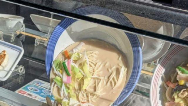 라멘 모형도 녹았다…일본 42도 재해급 폭염에 “여행 취소”