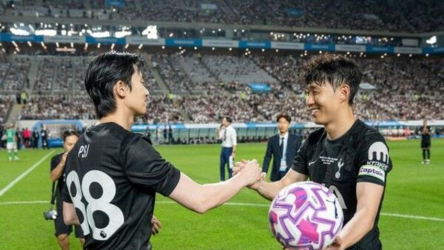 '토트넘' 떠나는 손흥민 오열…박서준→투애니원 응원, 상암벌에 울려 퍼진 