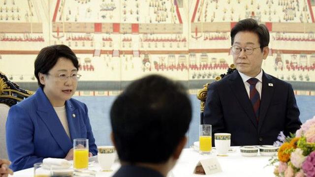 '광복절 특사' 조국 포함될까…이 대통령, 막판 고심
