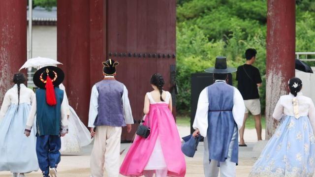 《K-POP:猎魔女团》热潮加极端高温 韩国”避暑旅行”走红海外