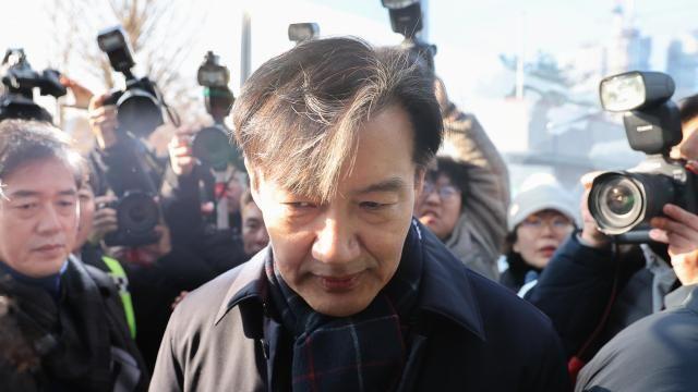 고개드는 조국 사면론··· 李 대통령, 광복절 특사 부담