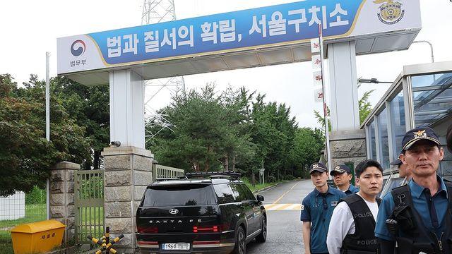 경찰, '구치소 뒷돈 거래' 의혹 변호사 로펌 압수수색