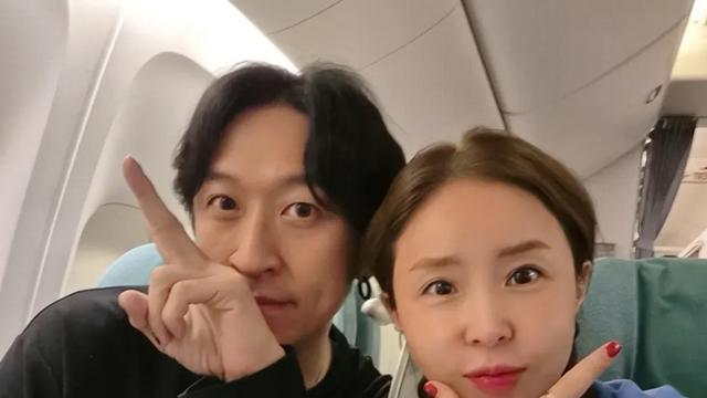 ‘문원♥’ 신지, 빽가와 다정한 찰칵… “이제 집에 가자”