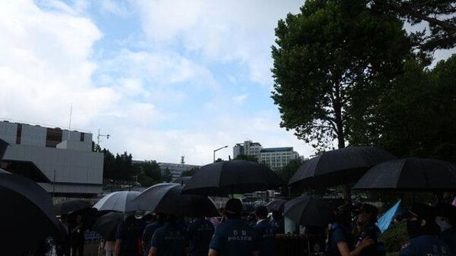 흐리고 무더위…중부·남부에는 소나기 예보[오늘날씨]