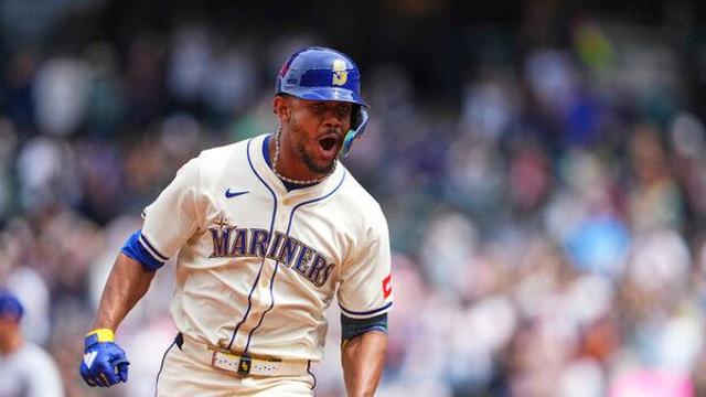 MLB 로드리게스, 데뷔 후 4년 연속 20-20 신기록 달성