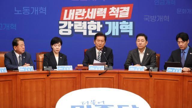 정청래, 주식 양도세 논란 함구령…
