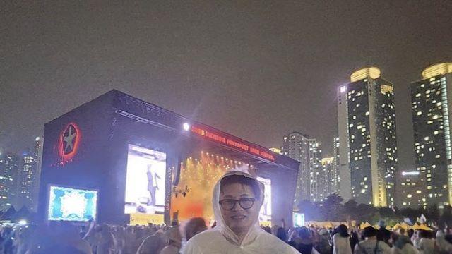 ‘돌돌이’ 하던 한동훈, 락 패스티벌서 포착…우비 입고 미소
