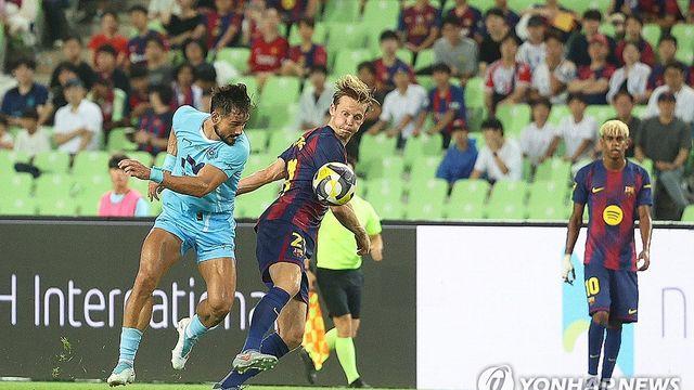 대구 찾은 FC바르셀로나…야말 등 최정예 선수에 경기장 '들썩'