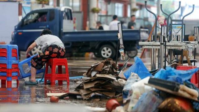 전남 남해안과 경상권에 소나기…전국에 다시 최고 '35도' 폭염[내일날씨]