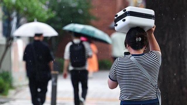 [날씨] 오늘 곳곳 비 또는 소나기…낮 최고 35도