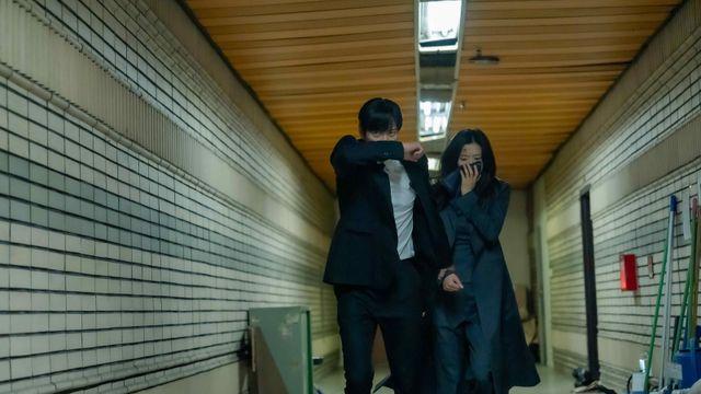 유엔대사 전지현x특수요원 강동원, 묘한 만남 포착 (북극성)