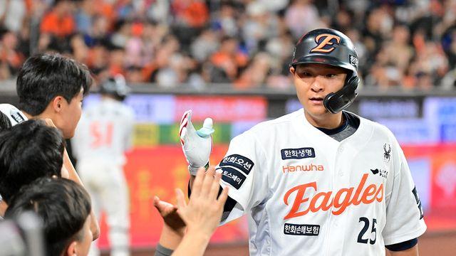 'LG에 쫓기는' 한화, 1번 김태연→2루수 하주석…KT 패트릭 상대 선발 라인업 공개 [대전 현장]