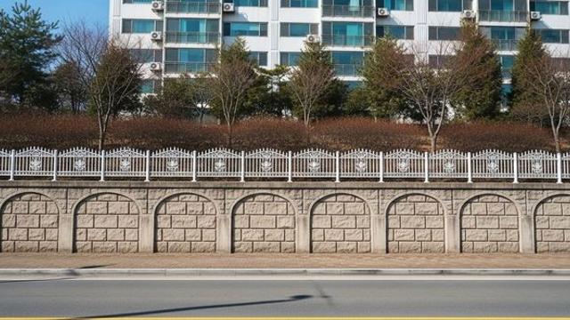와르르…거제서 아파트 단지 옹벽 무너져 주민 59명 긴급 대피