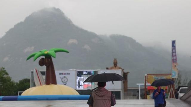 [오늘의 날씨] “출근길 우산 챙기세요”···전국 곳곳 소나기