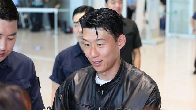 일본도, 중국도 묵묵히 응원의 박수뿐…“손흥민은 도저히 깎아내릴 수 없네”