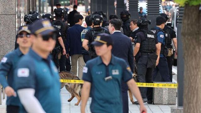 '신세계 본점 폭파' 글에 대피 소동…경찰 수색 종료