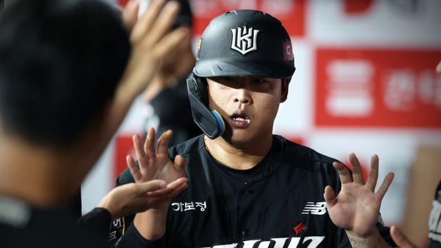 황재균-강백호 쌍포 폭발...KT, 한화 끌어내리고 5연패 탈출 [IS 대전]