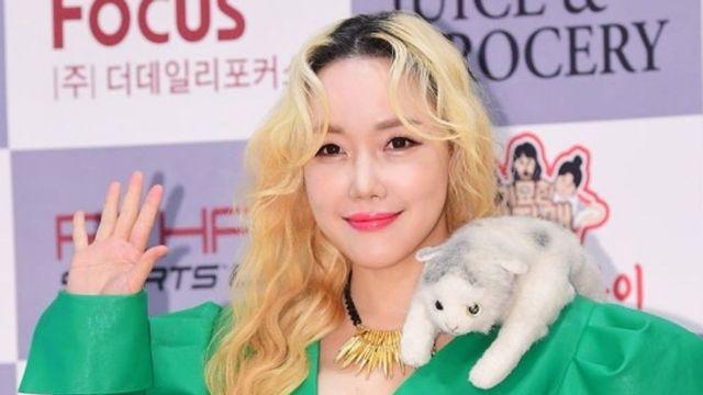 ‘왕진진 전 아내’ 낸시랭, 15억 빚 남았지만…어깨 위 고양이 사랑은 그대로 [RE:뷰]