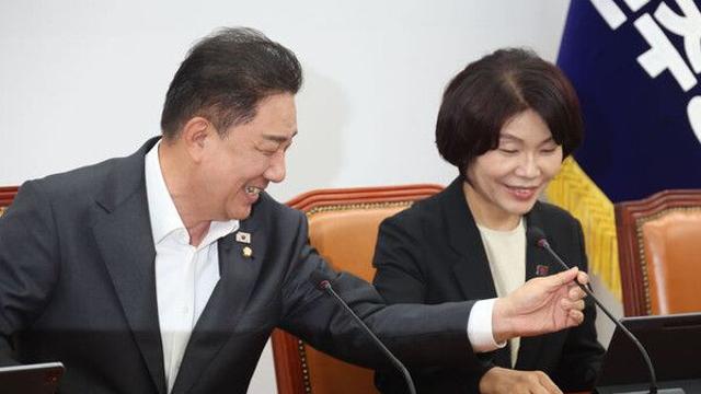 與 