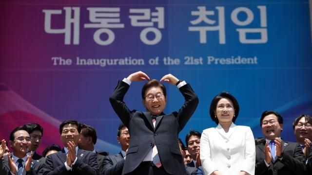李, '국민임명식'에 전직 대통령 초청…'국민 통합' 방점
