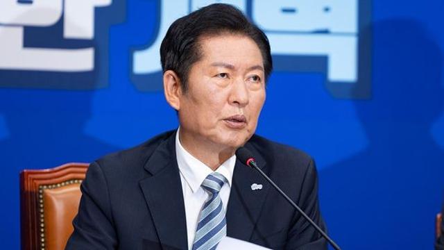 정청래 “악수는 사람과 하는 것, 국힘의원들은 사람 아니다“