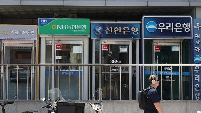 대출 한파 , 은행권 대출 문턱 높인다
