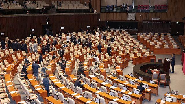방문진법 필리버스터…野 