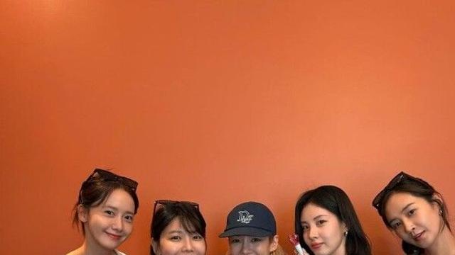 소녀시대 오랜만에 뭉쳤다…
